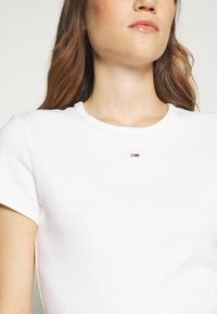 Tommy Jeans SLIM ESSENTIAL  - Print T-shirt - white