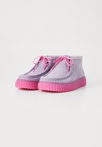 Clarks TORHILLEXPLORE POK�ÈMON UNISEX - Kasdieniai suvarstomi batai - grey/pink