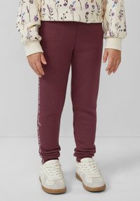 Bordeaux katoenen leggings van een gemengde stof met een aansluitend ontwerp en cuffed enkels. In witte tekst langs de zijkant staat "Geweldig ben jij."
