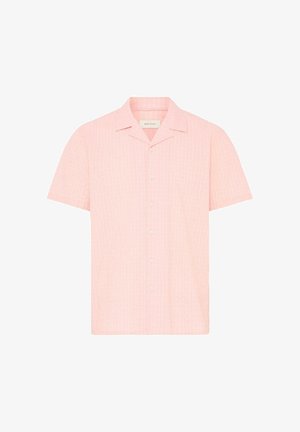Chemise à manches courtes, rose clair, boutonnée, avec col et fines rayures verticales texturées.