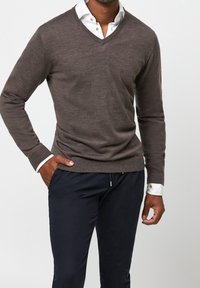 PROFUOMO Stickad tröja - taupe