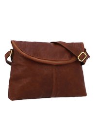 Braune Leder-Clutch mit Reißverschluss, umklappbarem Deckel, verstellbarem Trageriemen und glatter Textur. Mit sichtbaren Nähten und minimalem Metallbestand.