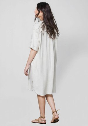 NÜ Denmark, ZITA DRESS - Vestido camisero - sand