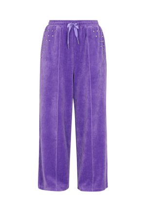 Lila weit geschnittene Hosen aus weichem Stoff, mit einem Kordelzugbund und dekorativen Nieten an den Seiten. Glatte Textur mit taillierten Nähten.