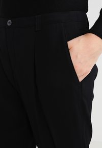 BOSS CASUAL Kalhoty - black