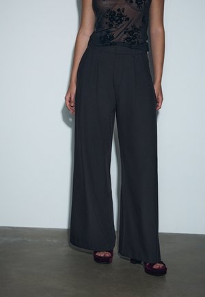 Stradivarius WIDE-LEG WITH BUTTONS - Pantaloni - black
