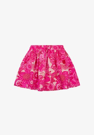 Roze rok met elastische tailleband, voorzien van een levendig bloemenpatroon in verschillende tinten roze en rood.