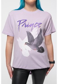 Paradiso Clothing PRINCE RAIN DOVES - Print T-shirt - purple