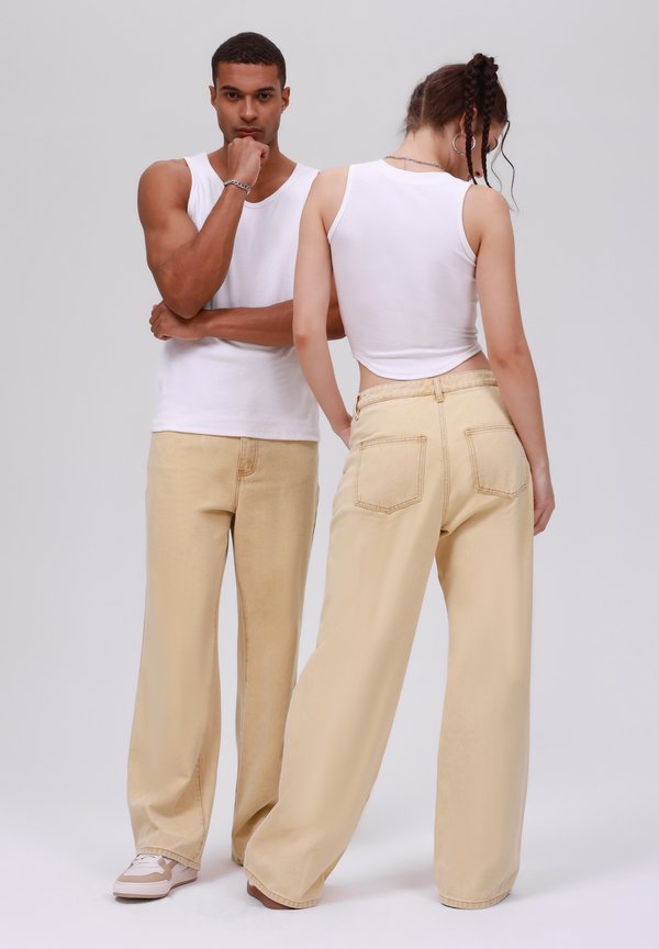UNISEX - Loose Jeans - light khaki wash2