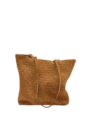 Brązowa pleciona skórzana torba na ramię z podwójnymi cienkimi paskami na ramię i przestronnym, lekko trapezoidalnym kształtem.