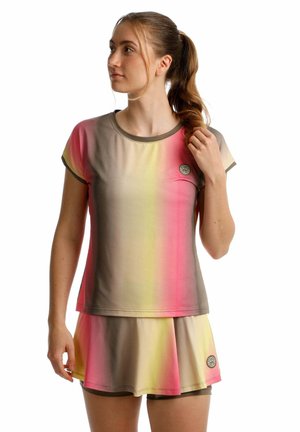BIDI BADU, ROCK SPECTRUM PRINTED WAVY SKORT - Gonna sportiva - light brown coral yellow