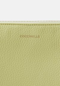 Coccinelle BEST CROSSBODY - Borsa a tracolla - lime wash