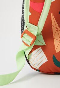 Patagonia REFUGITO DAY PACK UNISEX - Mochila - redtail rust