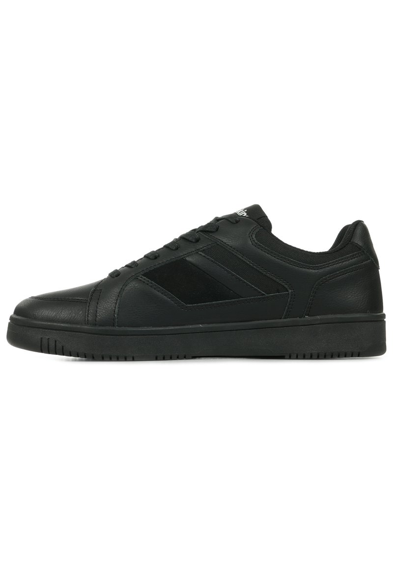 Sneakers neri in pelle con una finitura liscia, caratterizzati da un design con lacci, suola in gomma e un pannello laterale testurizzato.