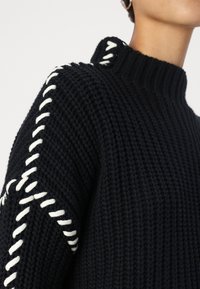 Vero Moda VMNEWCREAM FUNNELNECK PULLOVER  - Jumper - black/birch