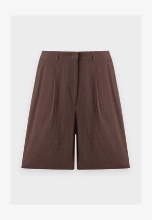 Pantalones cortos marrones de talle alto, confeccionados a medida con trabillas para cinturón, cremallera frontal y diseño de pernera ancha sobre un fondo liso claro.