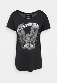 Svart bomulls t-shirt med rundad halsringning som har en grafisk bild av en örn, stjärnor och texten "True Religion" i en sliten stil.