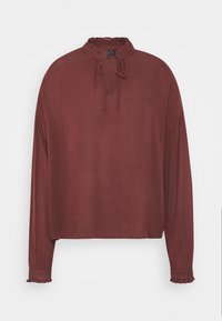 Bordowy longsleeve z falbaniastym, wysokim kołnierzem, z wiązaniem oraz plisowanymi rękawami. Miękka, fakturowana tkanina, luźny krój i krótki fason.