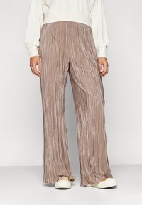 Pieces - PCNORA WIDE PANT  - Trousers - fossil Thumbnail Image 1