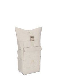 Sac à dos rouleau beige clair avec poche frontale, poche zippée sur le côté et bandoulière réglable avec fermeture à boucle.
