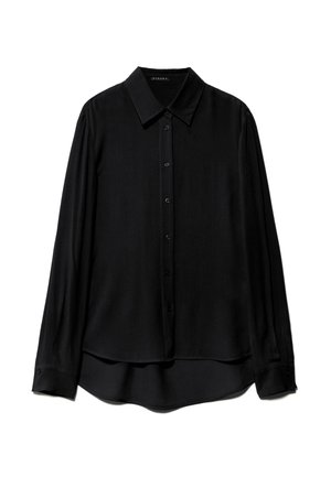 Camicia nera a maniche lunghe, tessuto leggero, colletto classico, chiusura a bottoni completa, orlo arrotondato e polsini a un bottone.