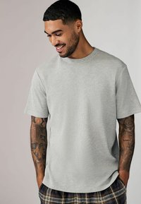 Next SHORT SLEEVE SET - REGULAR FIT - Nachtwäsche Set - brown grey check