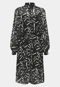 Schwarz-weiß bedrucktes Kleid mit langen Ärmeln, stehendem Kragen, Taillengürtel und einem transparenten, strukturierten Stoff mit geometrischen Mustern.