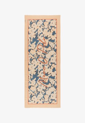 Prostokątny szalik z kremowym wzorem kwiatowym na niebieskim tle, brzegiem w kolorze brzoskwini oraz pomarańczowym kursywą napisem "Marc O’Polo" ułożonym ukośnie.