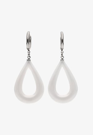 Zilveren oorringen met grote, doorschijnende witte hangers in de vorm van een druppel, hangend aan kleine verbindingsstukjes.