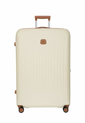 Kremfarbener Hartschalenkoffer mit braunem Griff und Rollen, aufrecht stehend mit ausgezogenem Teleskopgriff.