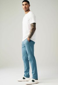 Next SLIM FIT STRETCH - Chino hlače - light blue