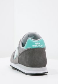 New Balance Sneakersy niskie