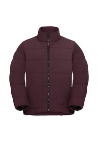 Bordeaux pufferjack met een ritsluiting, opstaande kraag, horizontaal gestikt ontwerp en zijzakken. Huidige stof en logodetail zijn inbegrepen.