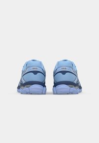 ASICS SportStyle GEL CUMULUS 16 UNISEX - Tossud - stone wash/independence blue