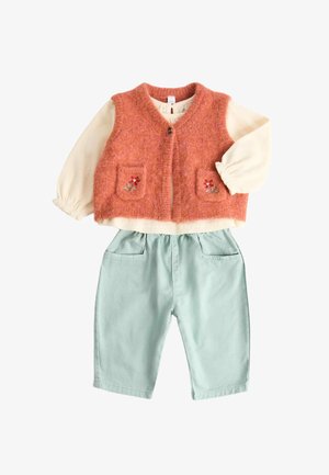 Marks & Spencer, 3PK WAIST COAT AND JEAN OUTFIT.. UNISEX SET - Weste - coral