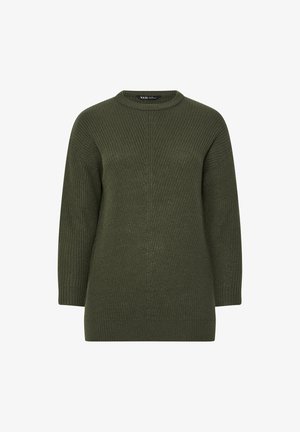 Suéter verde de punto con escote redondo, mangas largas y textura acanalada. Presenta un corte holgado y costuras verticales en la parte frontal.