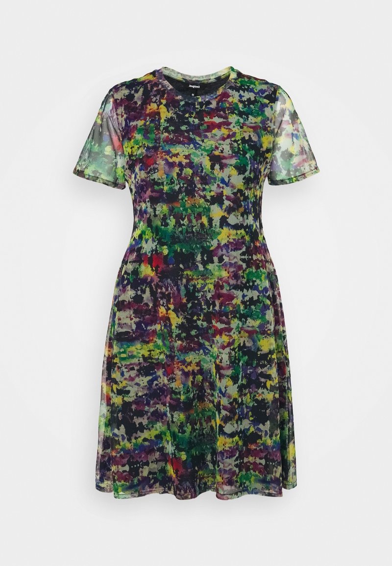 Robe courte aux manches courtes, longueur genou, avec un motif abstrait multicolore comprenant des nuances de vert, violet, jaune et rouge sur un tissu semi-transparent.