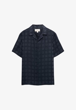 Camicia blu navy a maniche corte con bottoni, caratterizzata da un delicato motivo a catena scura e un colletto ampio.