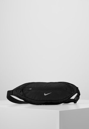 LARGE CAPACITY GRAPHIC WAISTPACK 2.0 UNISEX - Rumpetaske - black/silver