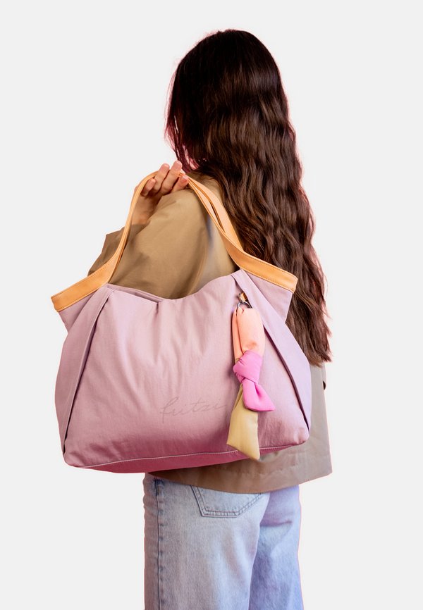 SCHULTER SLOUCHY - Handtasche - taupy peach