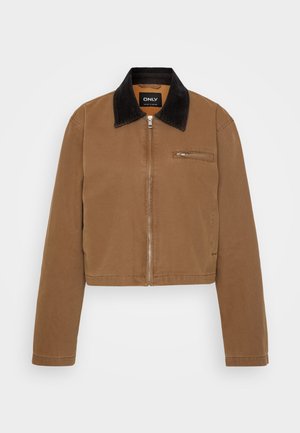Brun cropped jakke med krage i svart kordfløyel, frontglidelås og brystlomme. Glatt stoff med minimale sømdetaljer.
