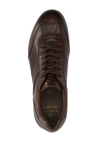 Braune Leder-Schnürschuhe mit runder Zehenform, glatter Textur und subtilen Steppnähten. Mit einer gepolsterten Innensohle mit Markenlogo.