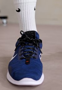 Nike Performance FLEX EXPERIENCE RUN 12 - Chaussures de running sur route - astronomy blue/white/black/hyper crimson