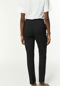 Next TAILORED SLIM  - Chino-püksid - black