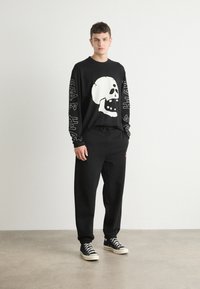 HUGO DLOGOPANTE - Spodnji deli trenirk - black