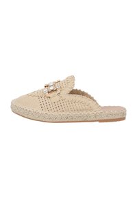 Scarpa slip-on beige intrecciata con superficie texturizzata, dettagli decorativi in gioielli e suola in juta intrecciata. Design aperto sul retro per una facile indossabilità.