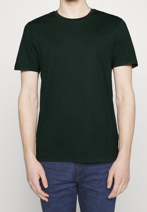 T-shirt en coton vert foncé avec un col rond et des manches courtes. Le tissu est lisse avec une légère élasticité, silhouette ajustée. Pas de motifs visibles.