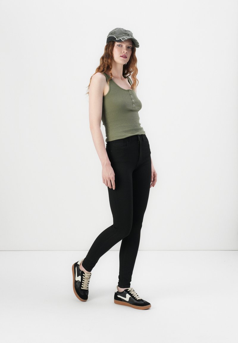 Jean Skinny Forever 21 – Taille 6 – Noir Délavé – Jambe 29 – Coton Denim – Occasion Bon état