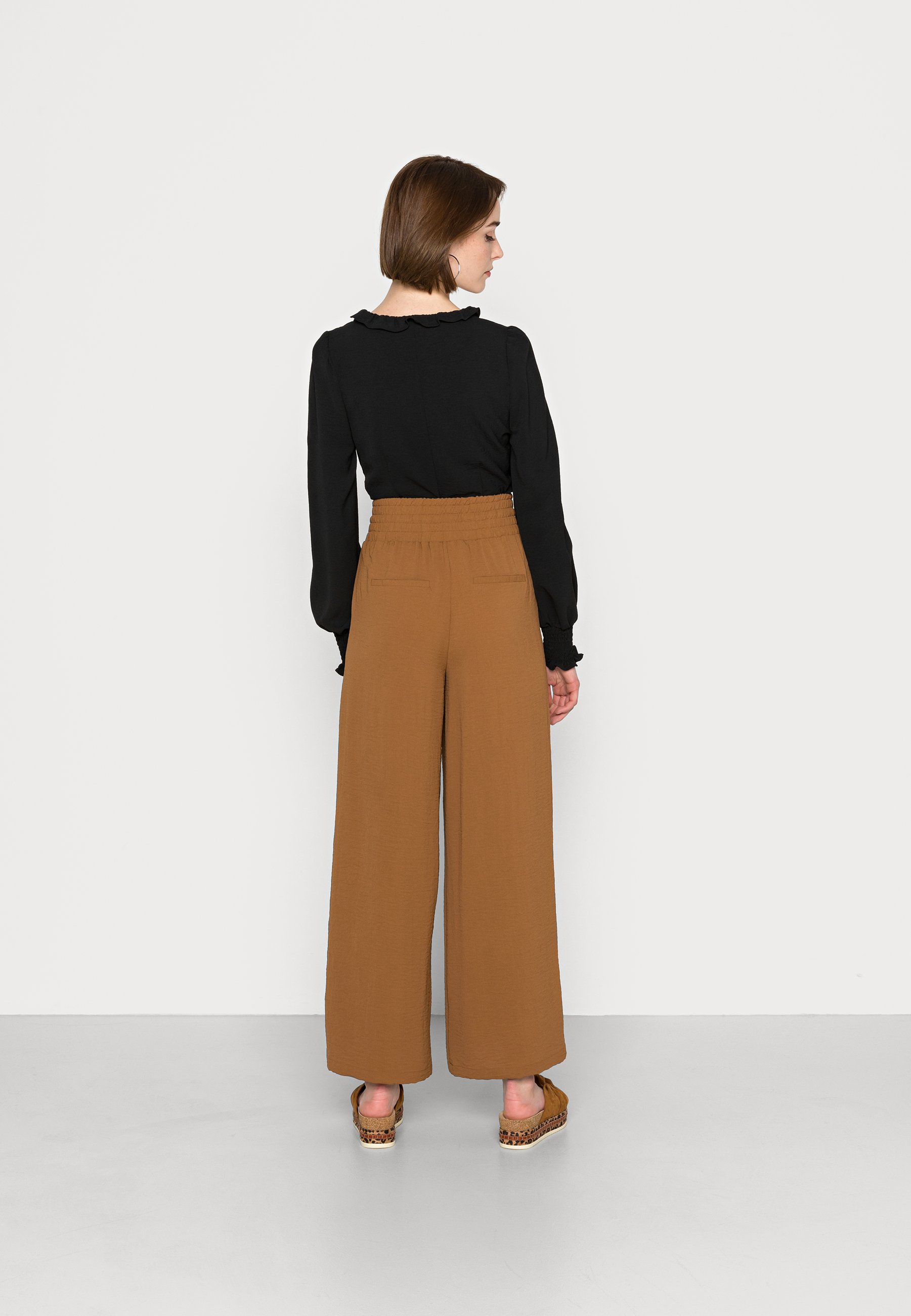 ONLY ONLMETTE STRING PALAZZO PANT - Pantalones - toffee/marrón - Zalando.es