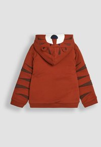 Detská mikina v rustikálnej červenej farbe so tigerou tvárou na kapucni, s vyšitými očami, nosom a fúzmi. Tmavo hnedé pruhy na rukávoch.